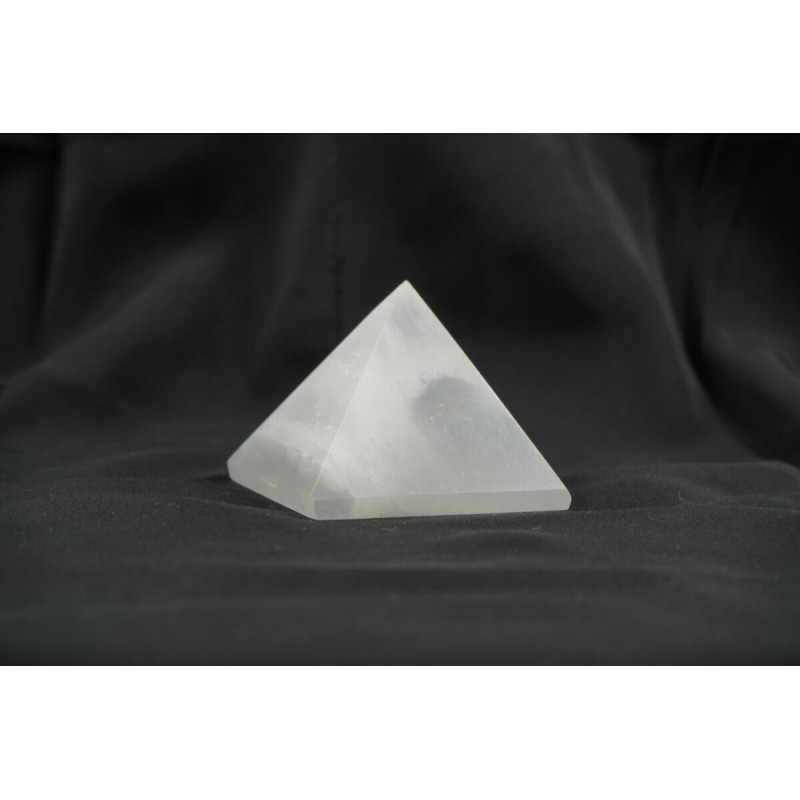 Piramide in Selenite
