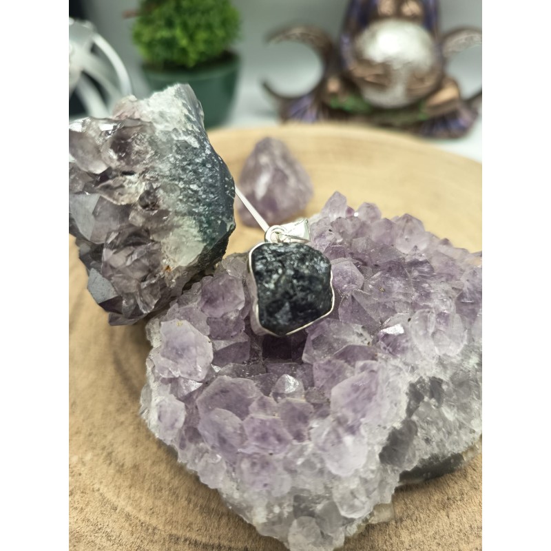 Ciondolo in Tanzanite grezza